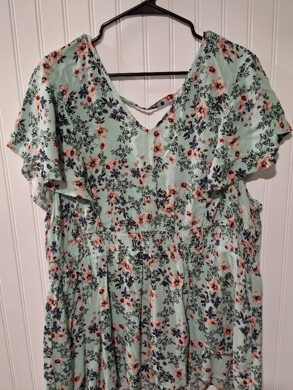 Torrid 4 4X Blouse Top Light Green Flowers Flowy Fairy Ruffle Sleeves Open Back
